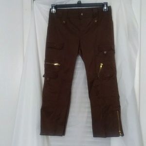 Multi-pocket Capri Pants